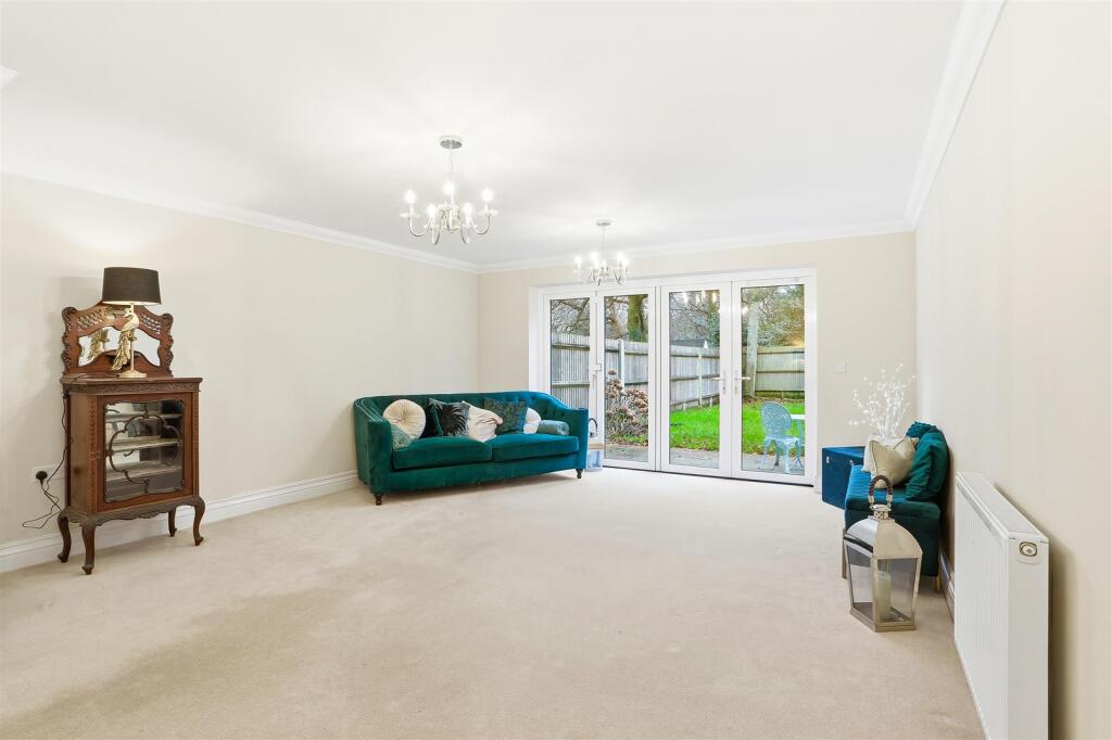 1590753081 - 2 Stanton Grove, KT20 - 11.jpg