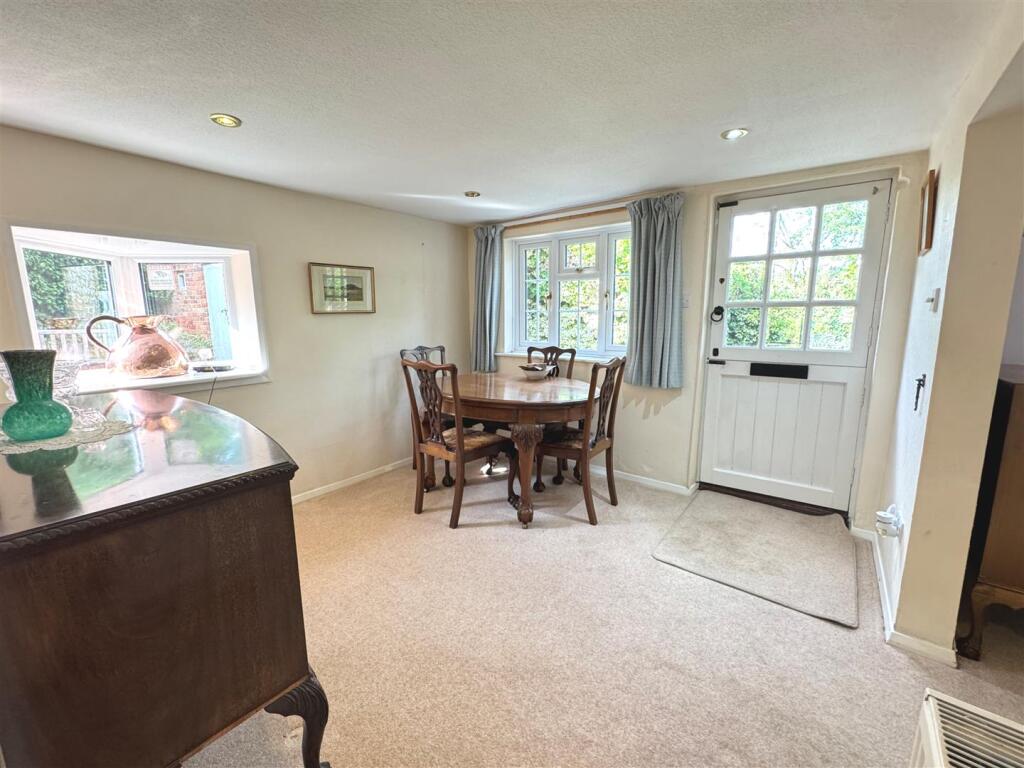 Dining Room 2.jpg