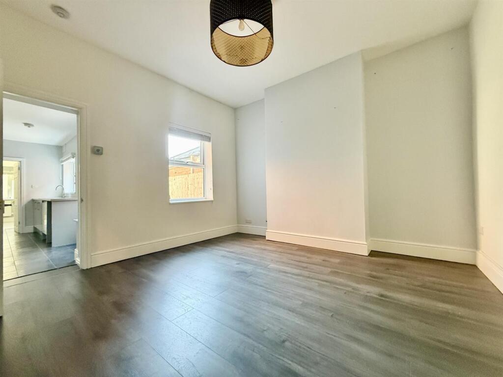 DiningRoom.jpg