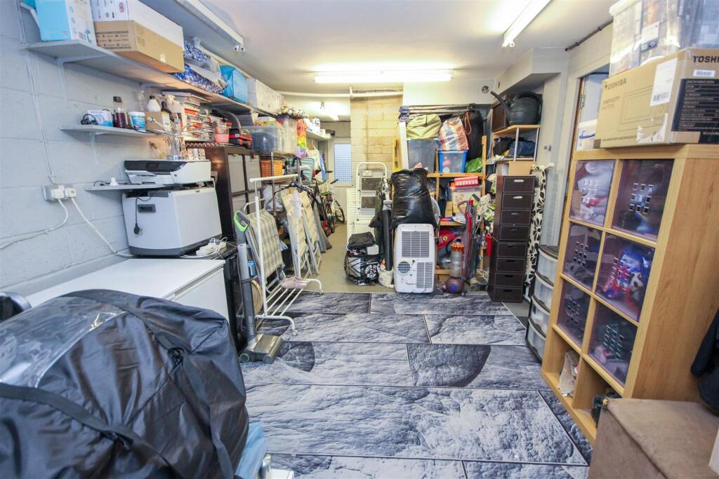 Garage..jpg