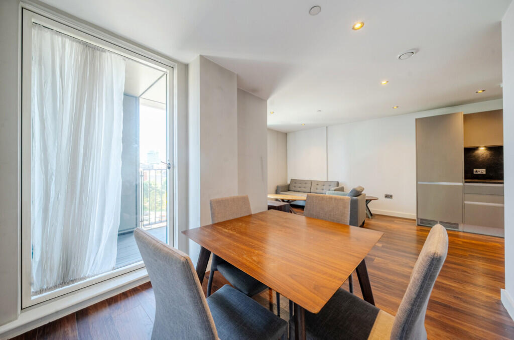 1360295-11-68d513...