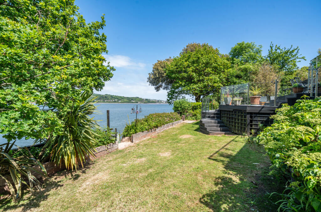 1284104-56-682b58...