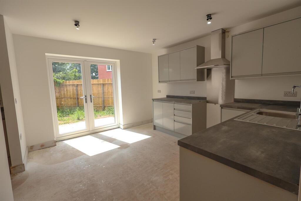 kitchen 1.jpg