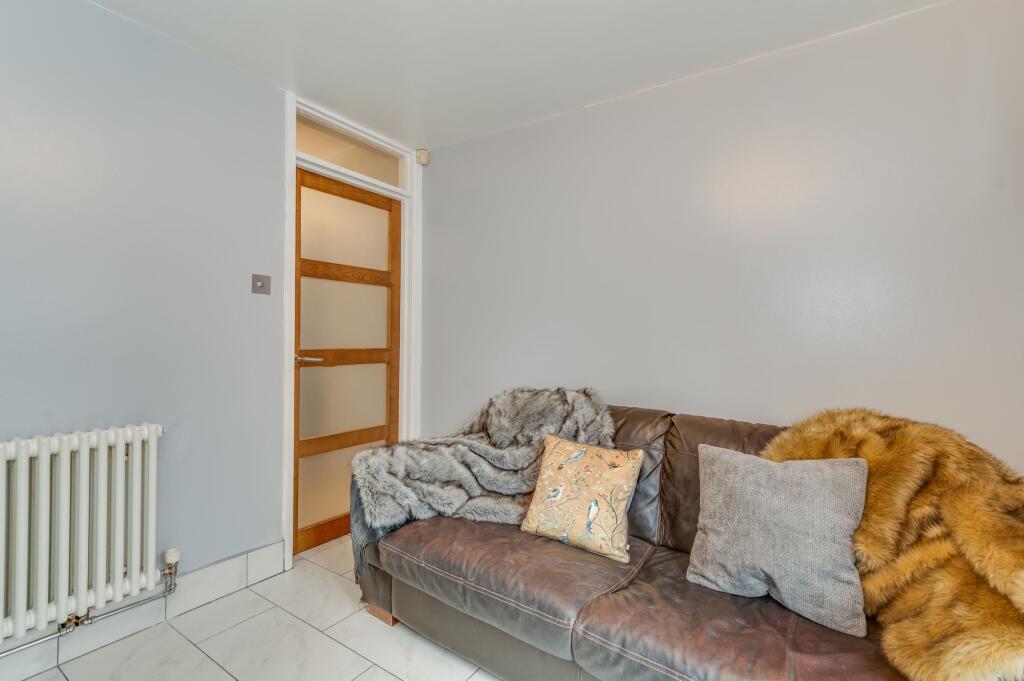 KITCHEN, LOUNGE AND DINING ROOM