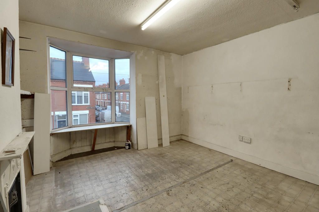 Upstairs Front Ro...