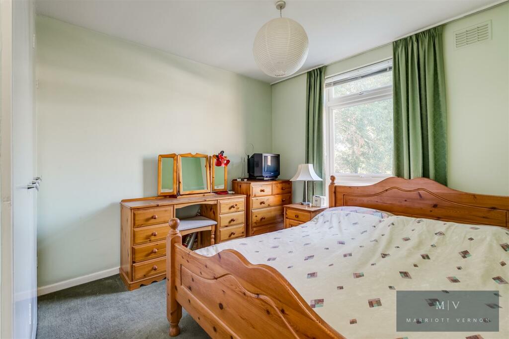 Caroline Close 11-12.jpg