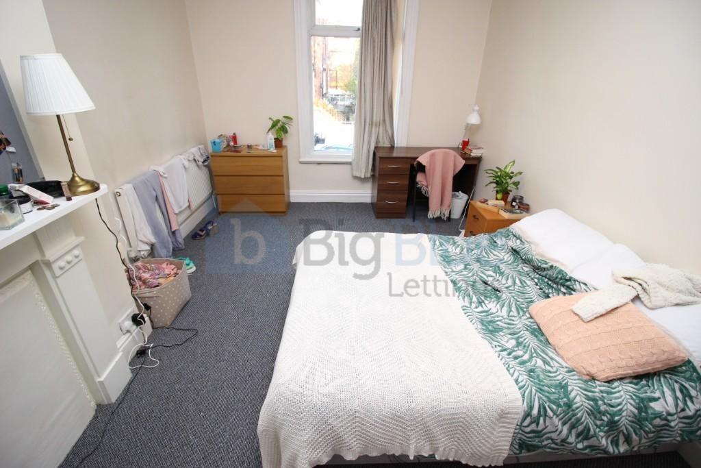 A cozy double bedroom featuring a comfortable d...