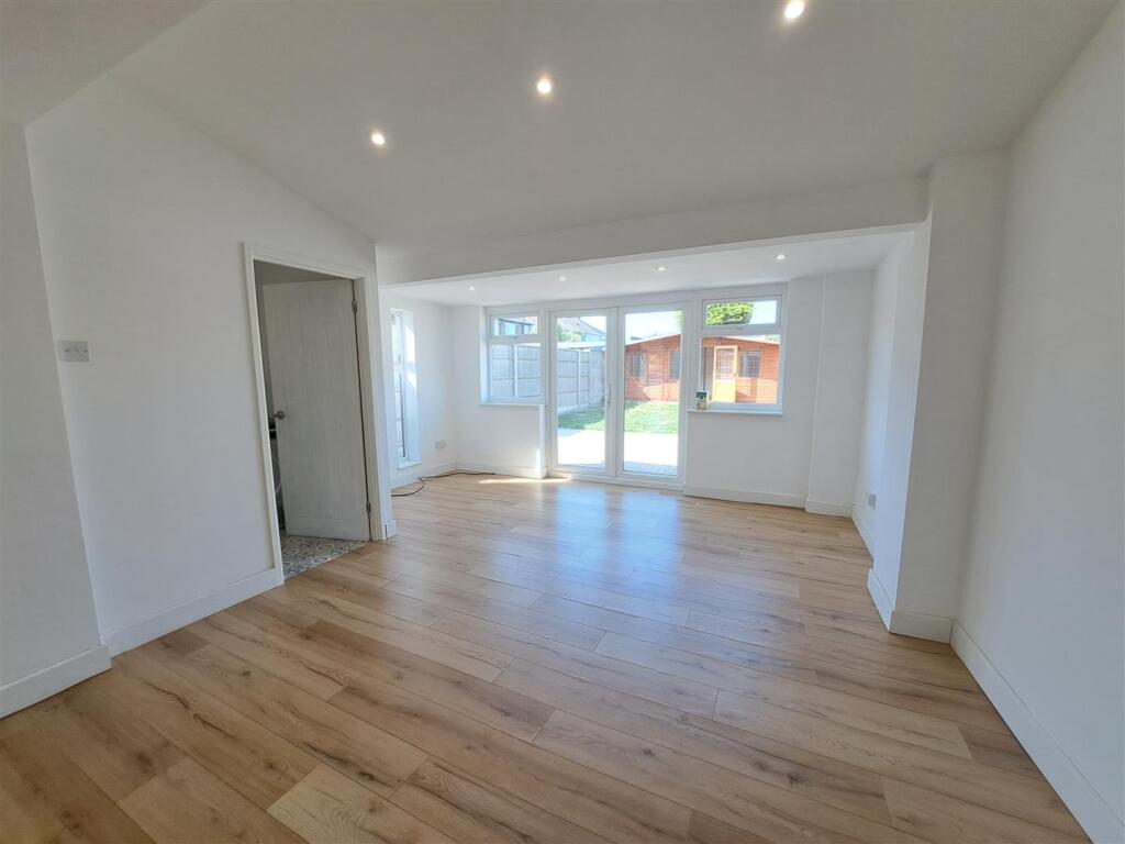 Open Plan Kitchen/Dining/Family Room