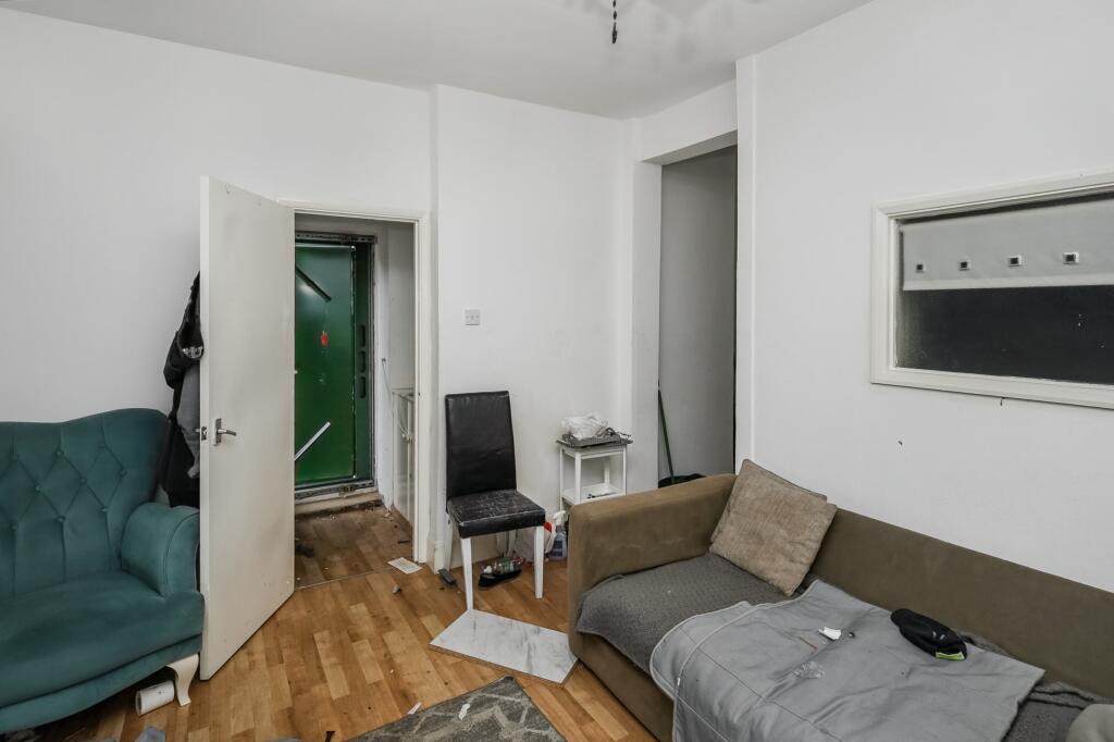 69 Town Road London, N9 0SJ