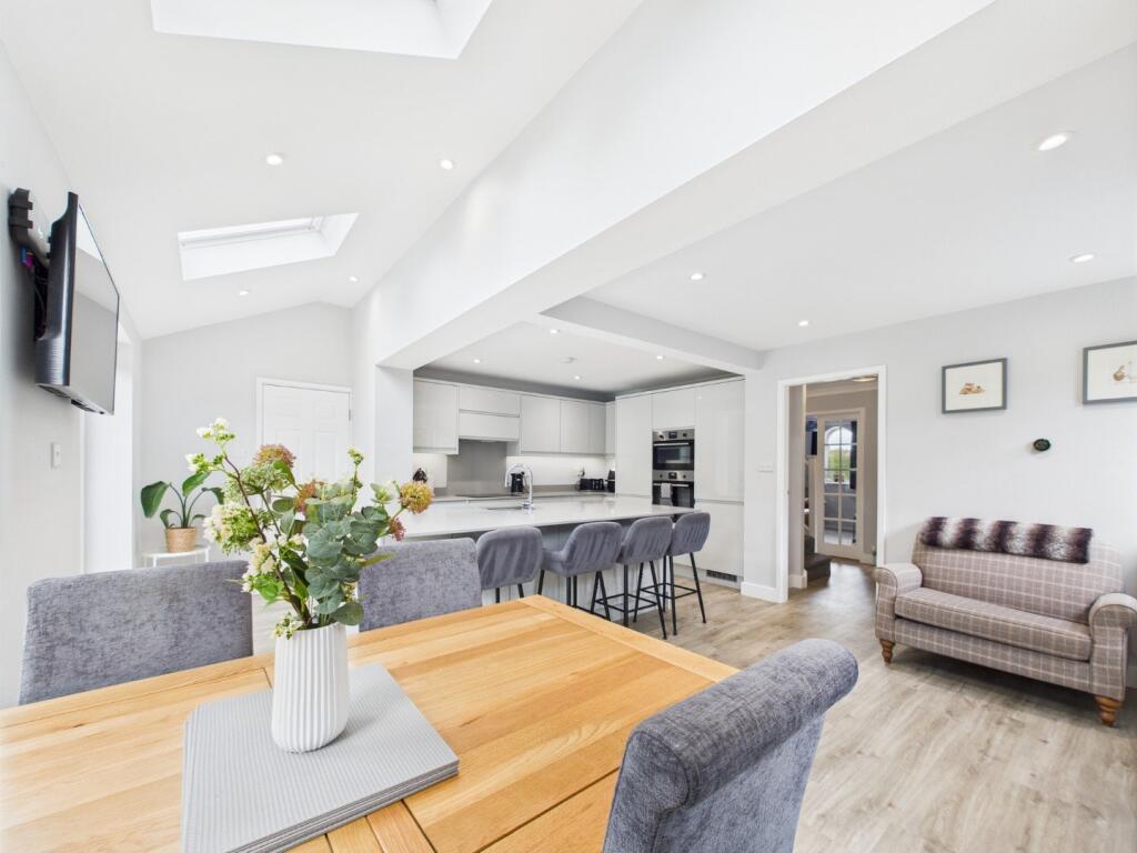 Kitchen/Dining Area
