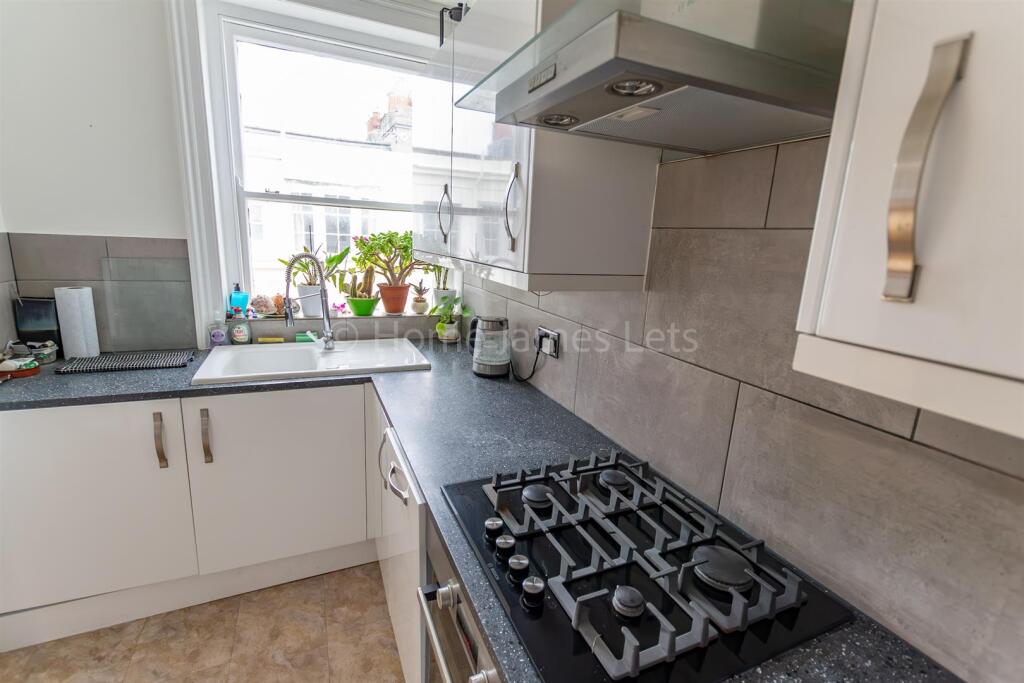 18575569 Kitchen (4).jpg