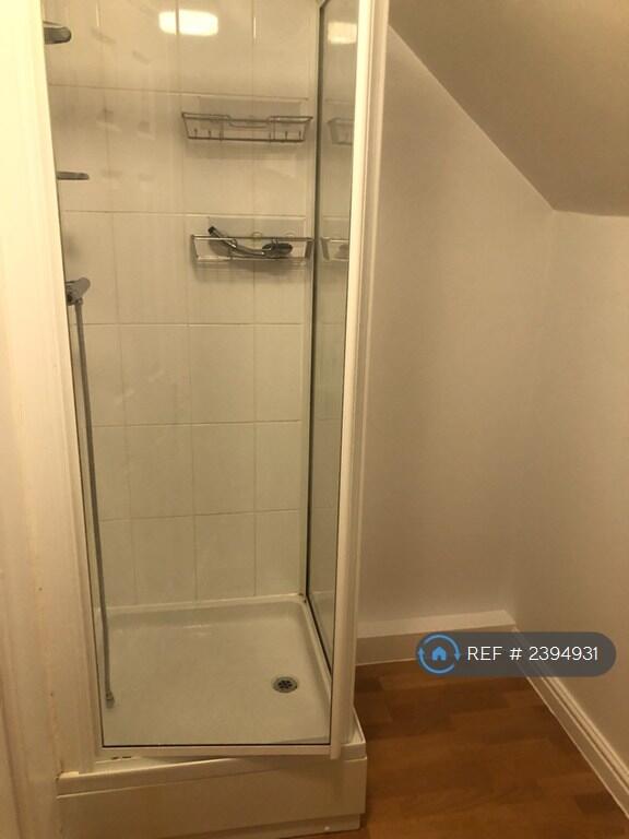 Bathroom (4) - Second Floor Ph(3)