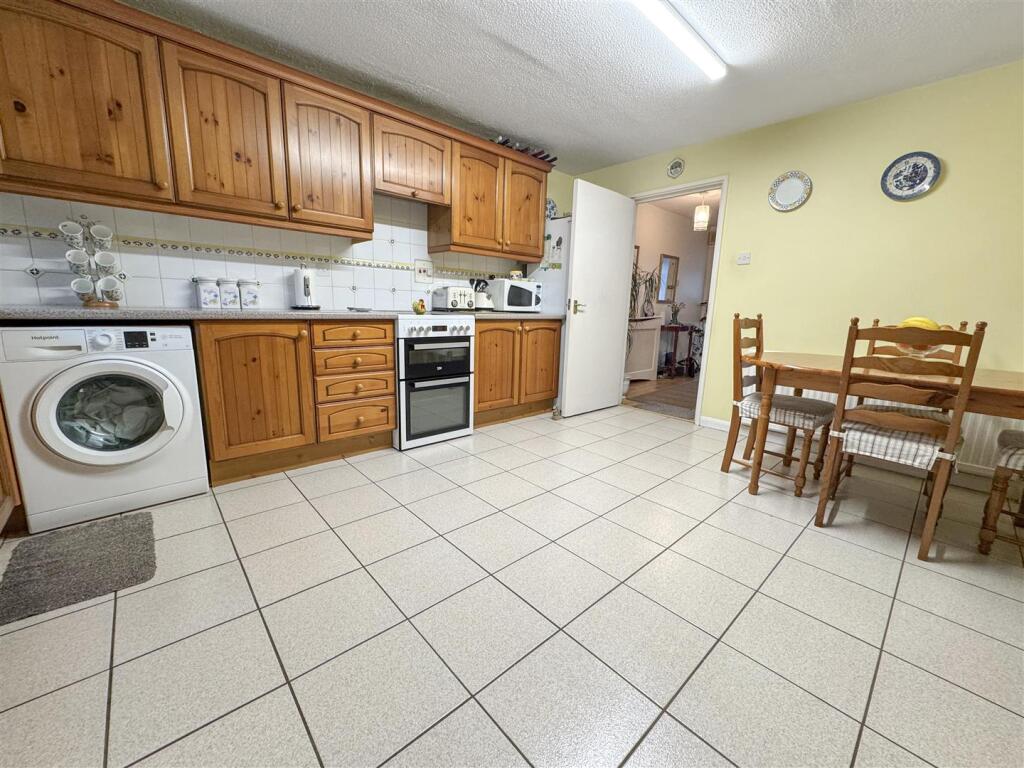 Kitchen..jpeg