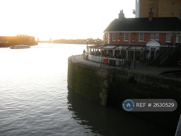Riverside Path To Canary Wharf  Or Tower Bridge