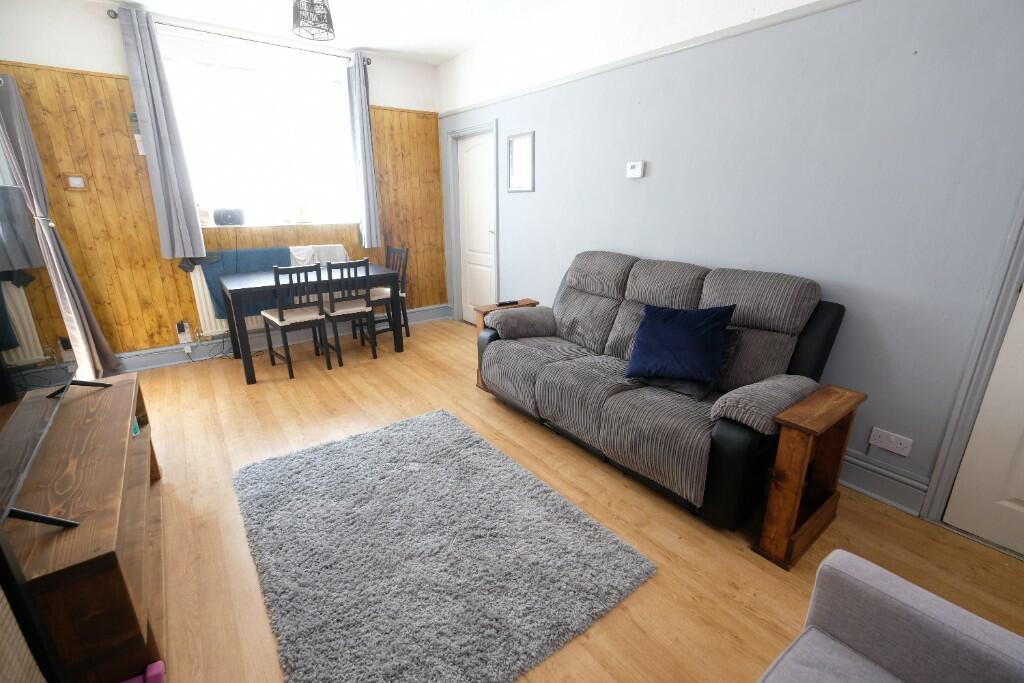 SITTING/DINING ROOM