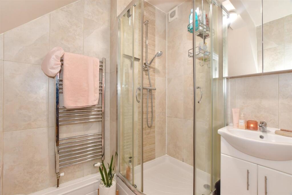 901gp9hx - shower...