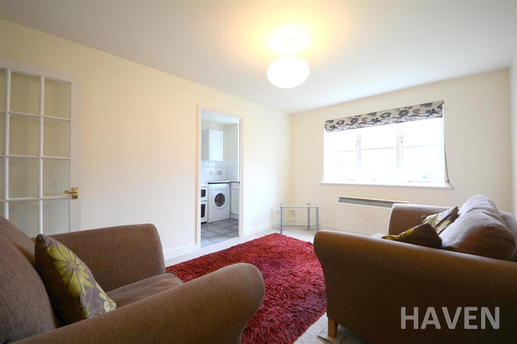 LivingRoom1.1.JPG