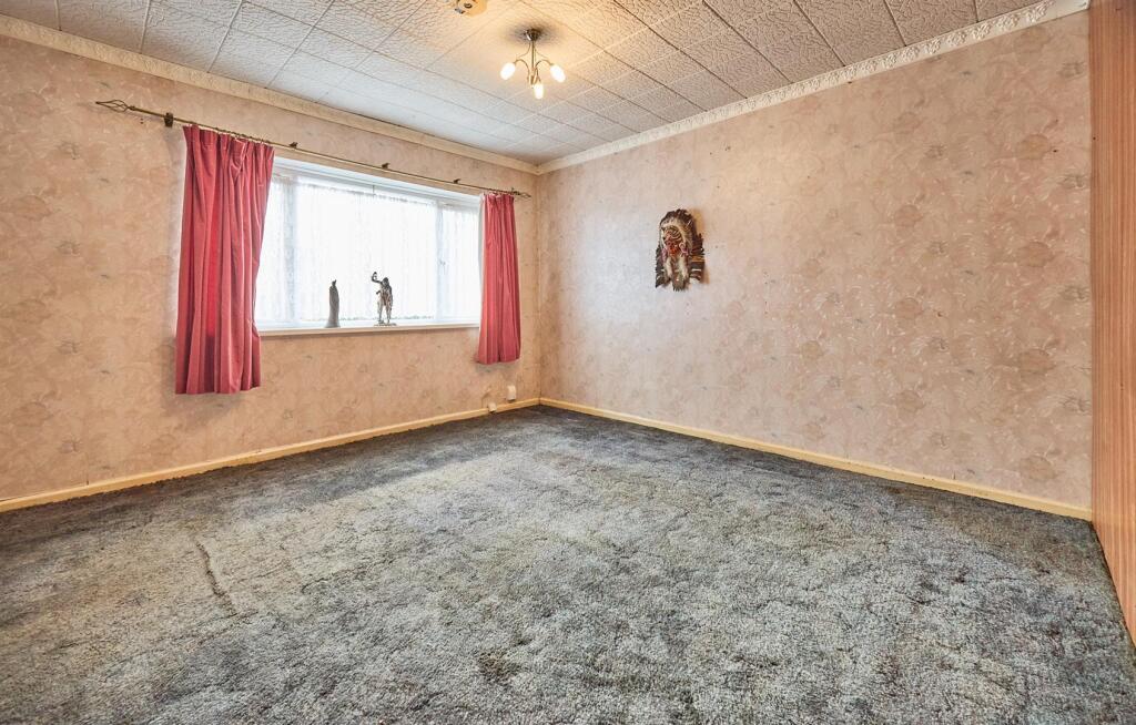 Lounge to front