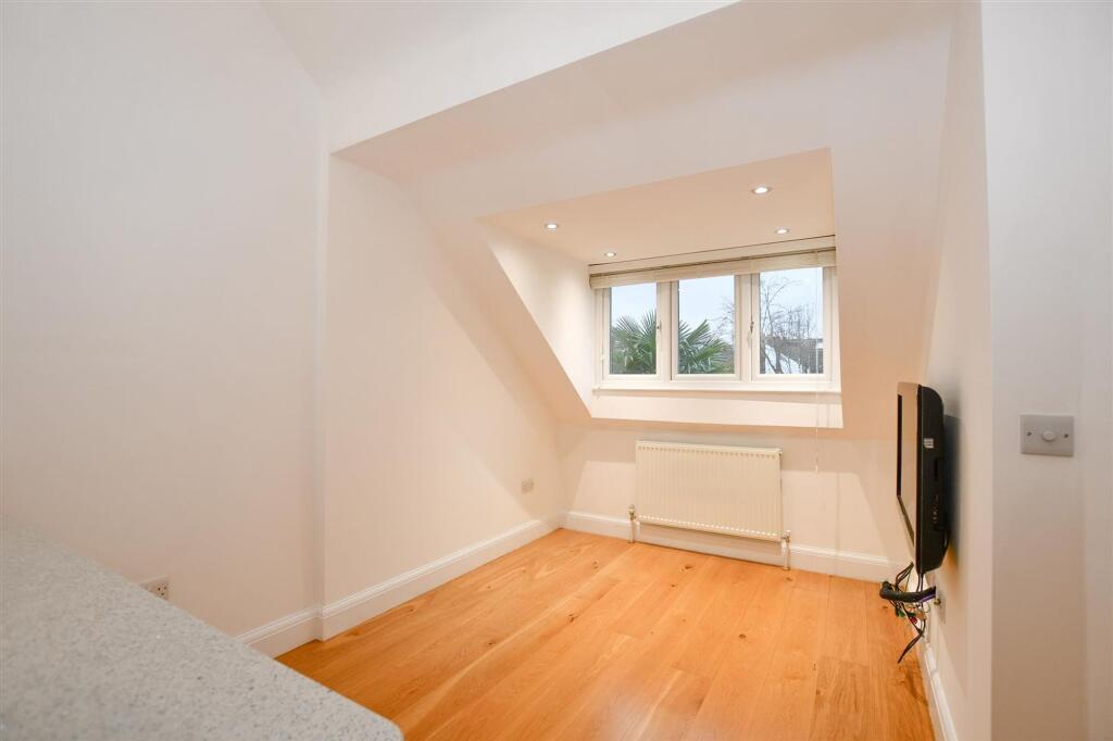 Upton Avenue, St. Albans, AL3