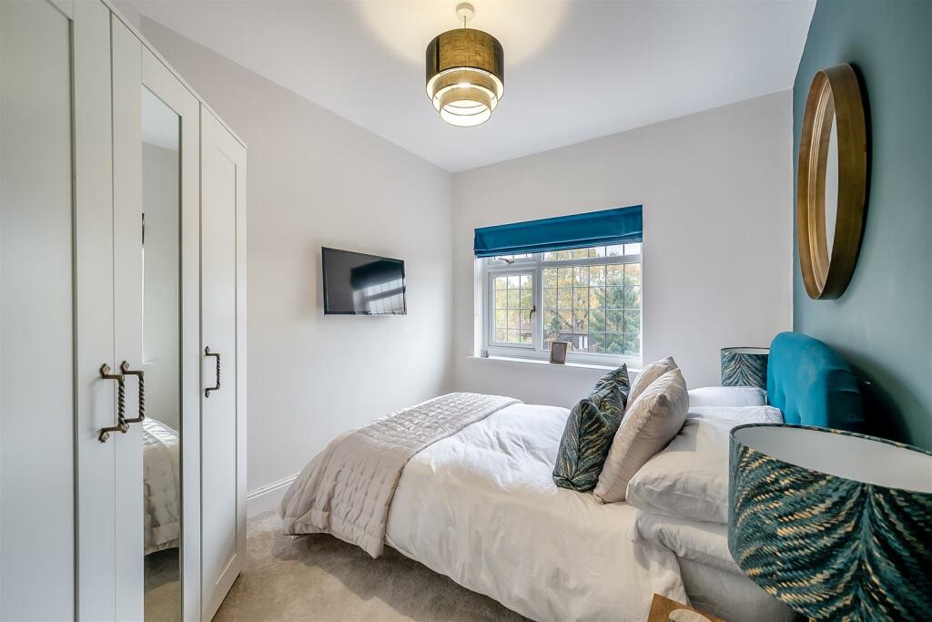 8627610-interior22.jpg