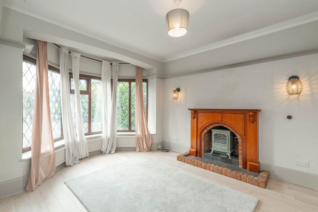 RECEPTION ROOMS AND KI