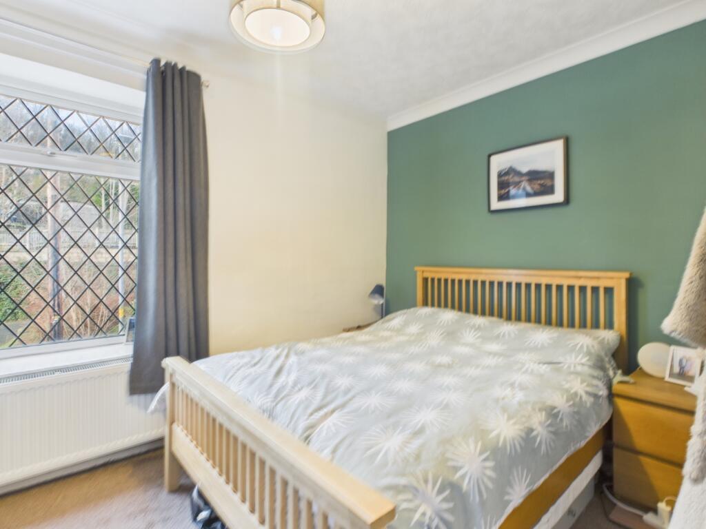 CAM03729G0-PR0196-STILL004