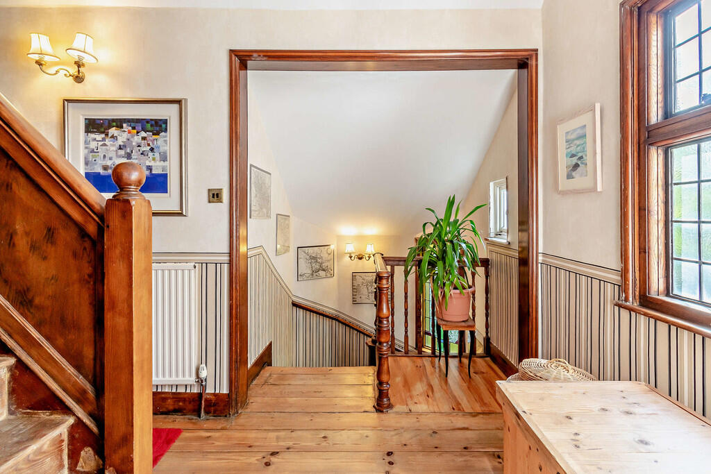 8646346-interior1...