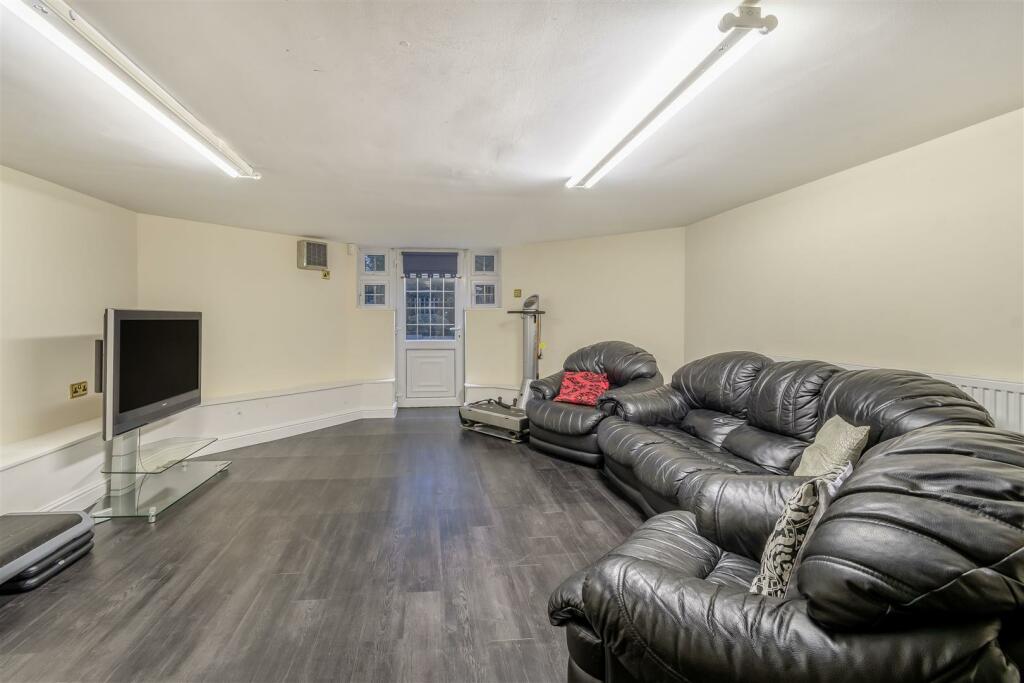 8528405-interior48.jpg