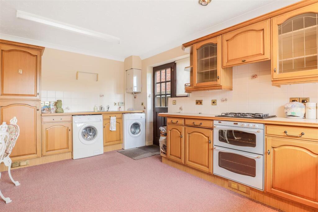 Kitchen/ Breakfast Room
