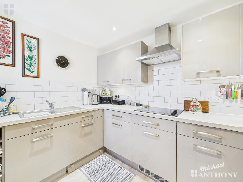 CAM03218G0-PR0765-STILL008