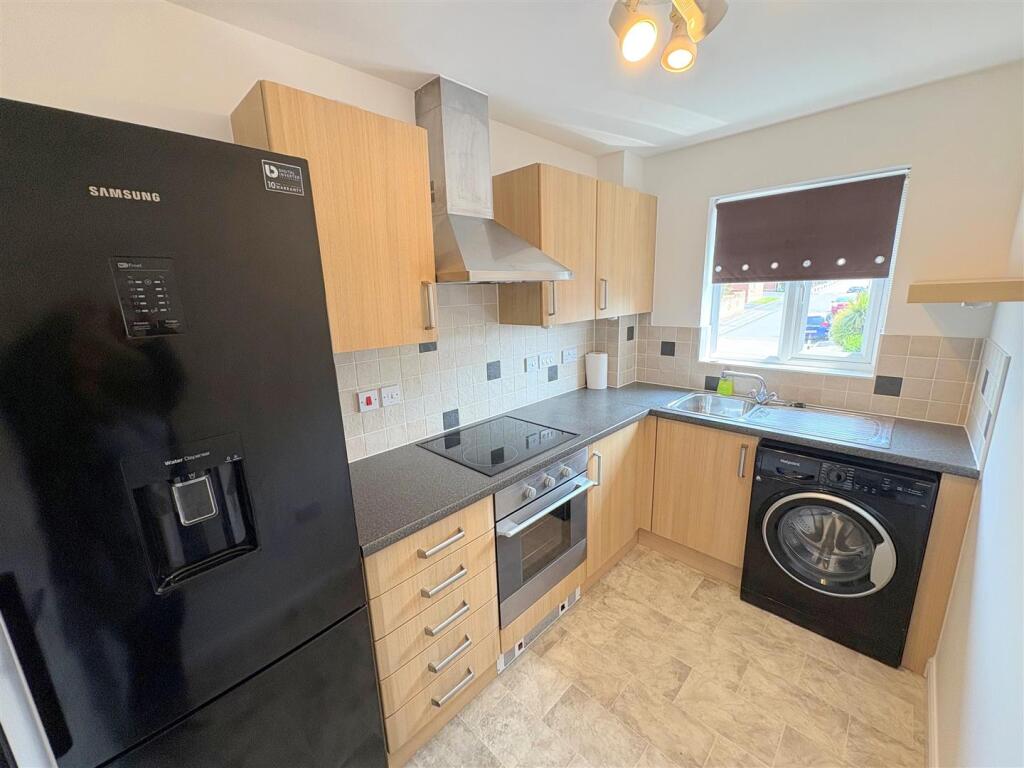 Kitchen a.jpg