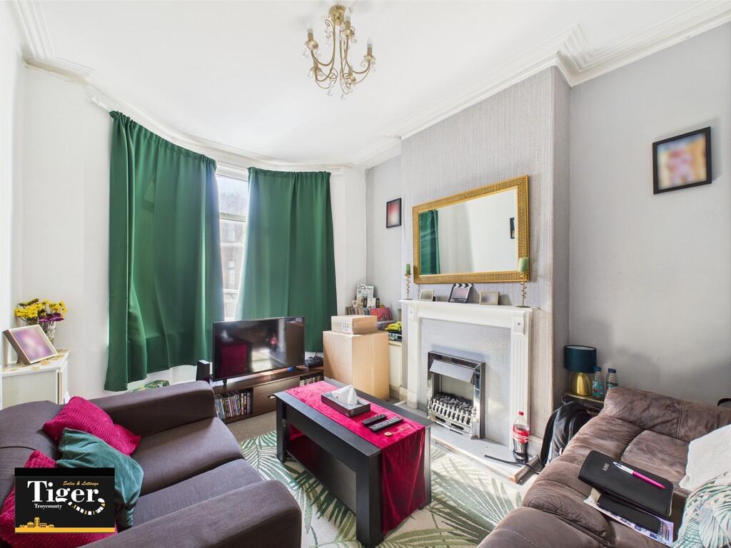 CAM02176G0-PR0570...