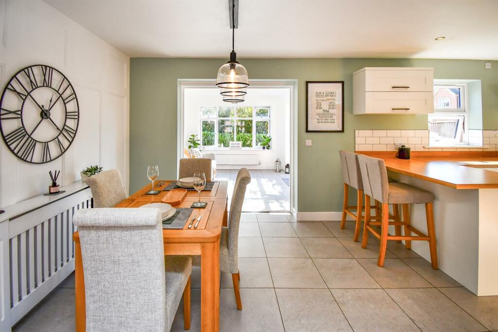 Kitchen breakfast room