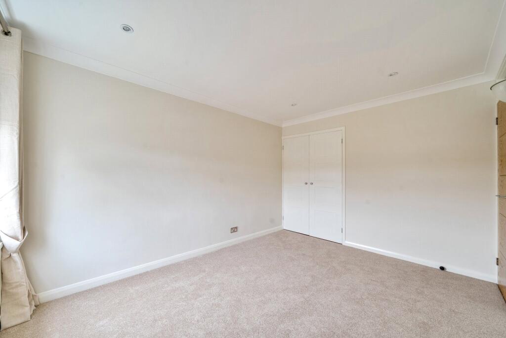 1361225-22-68dcf8...