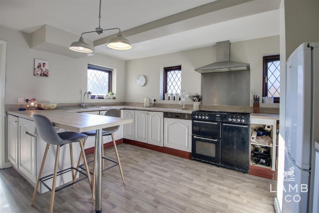 KITCHEN/BREAKFAST ROOM