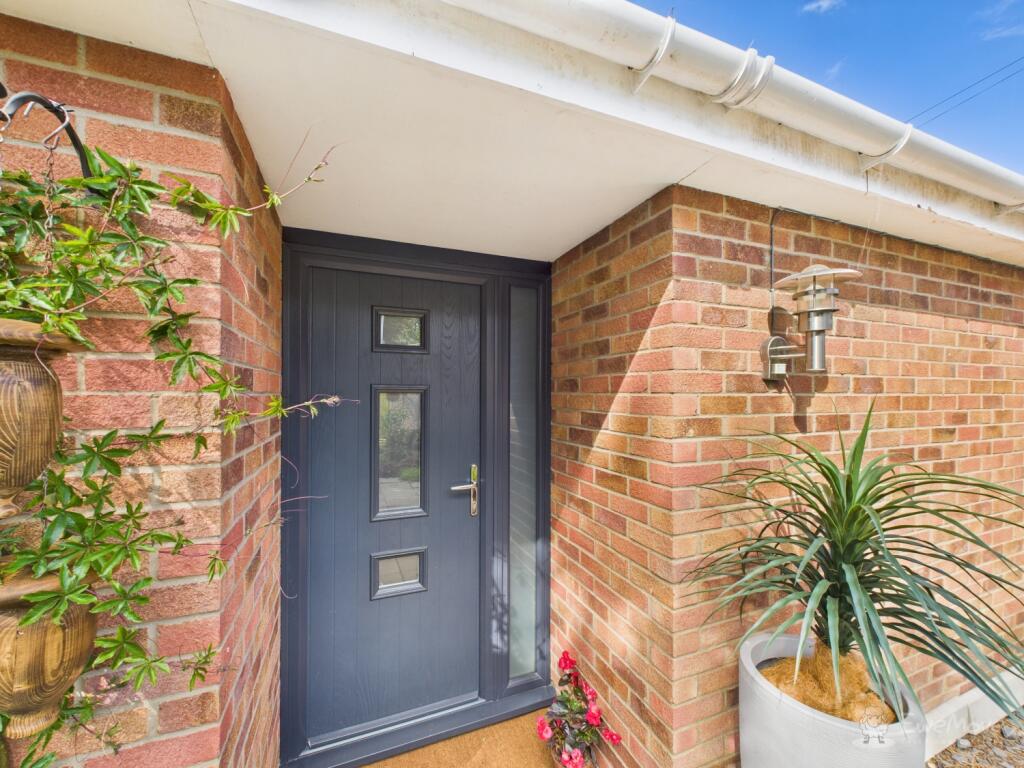 Front of House- Mark Stephens EweMove Newmarket an