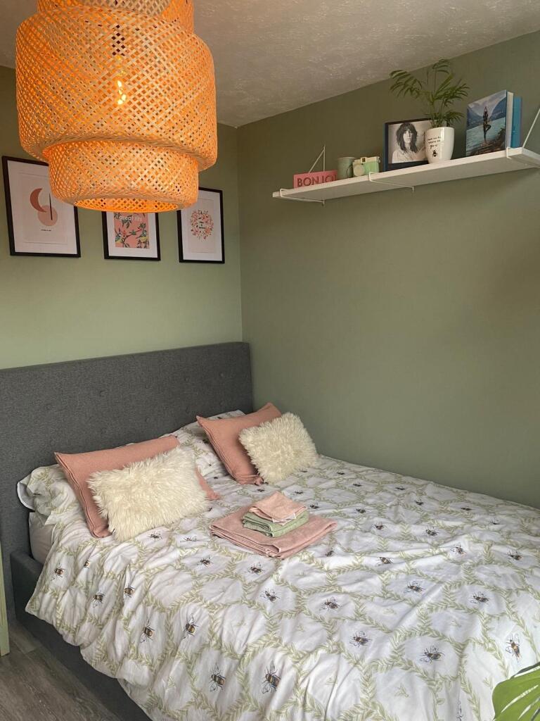 Bedroom 2 (2)