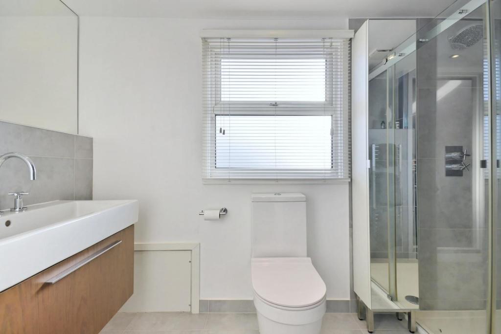 Second Floor (Top) Guest Shower Room