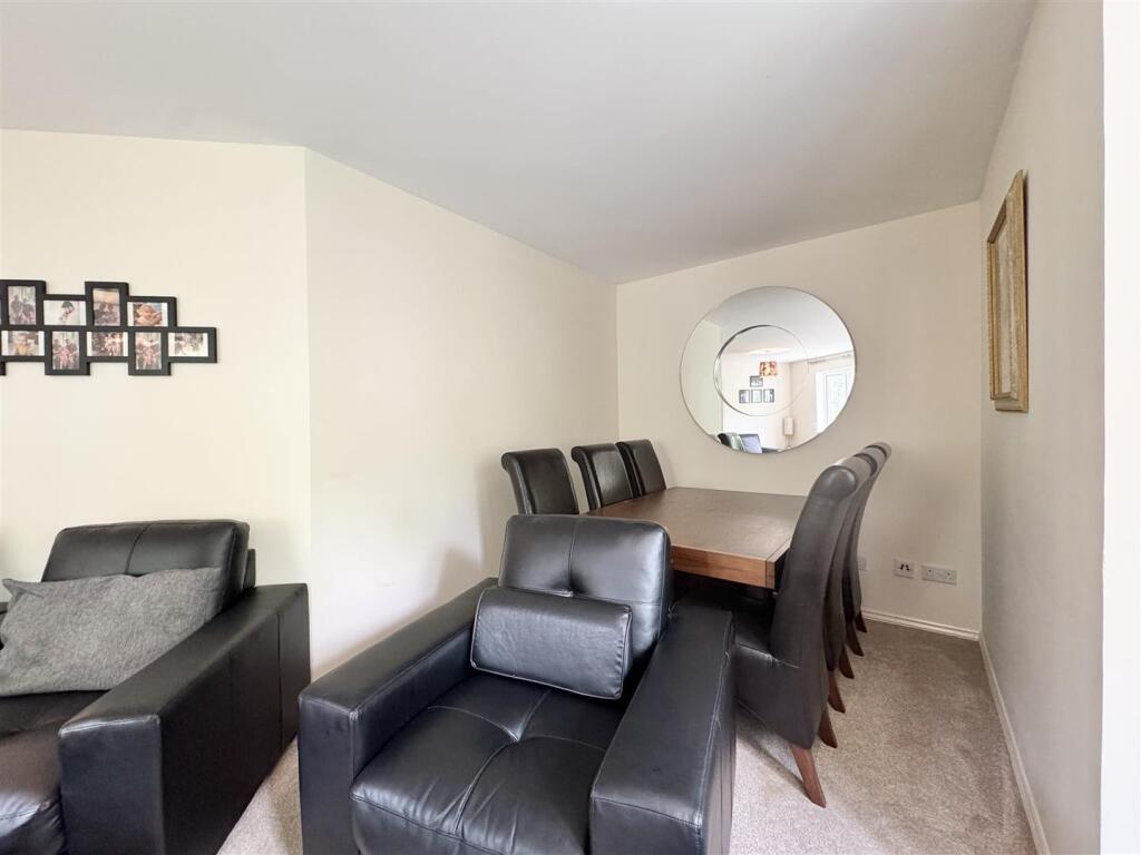 Lounge/Dining