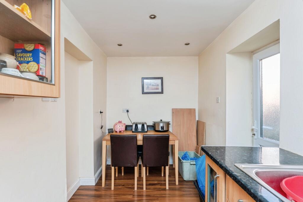 Kitchen/ Dining Room