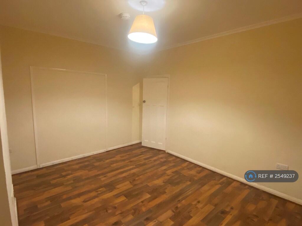 Ground Floor Front  : Massive Lounge