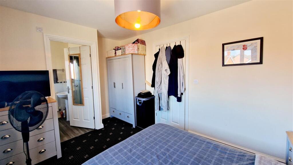 Master Bedroom alt