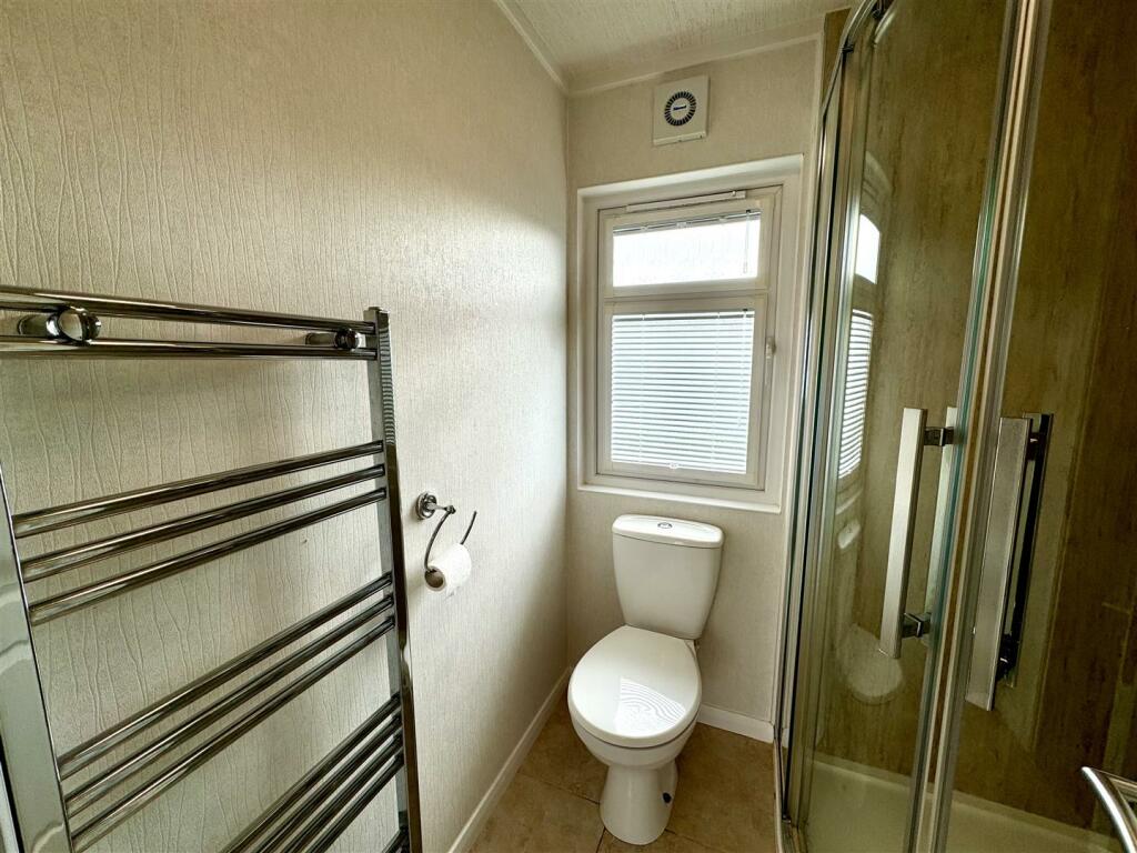 En-suite 2.jpeg
