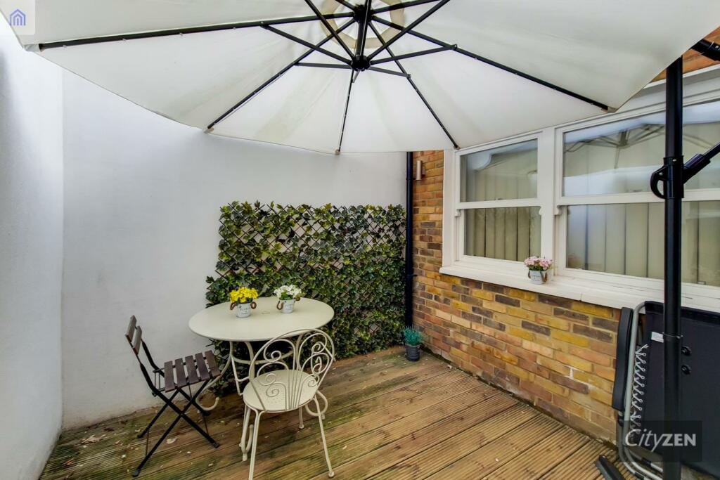 PRIVATE PATIO