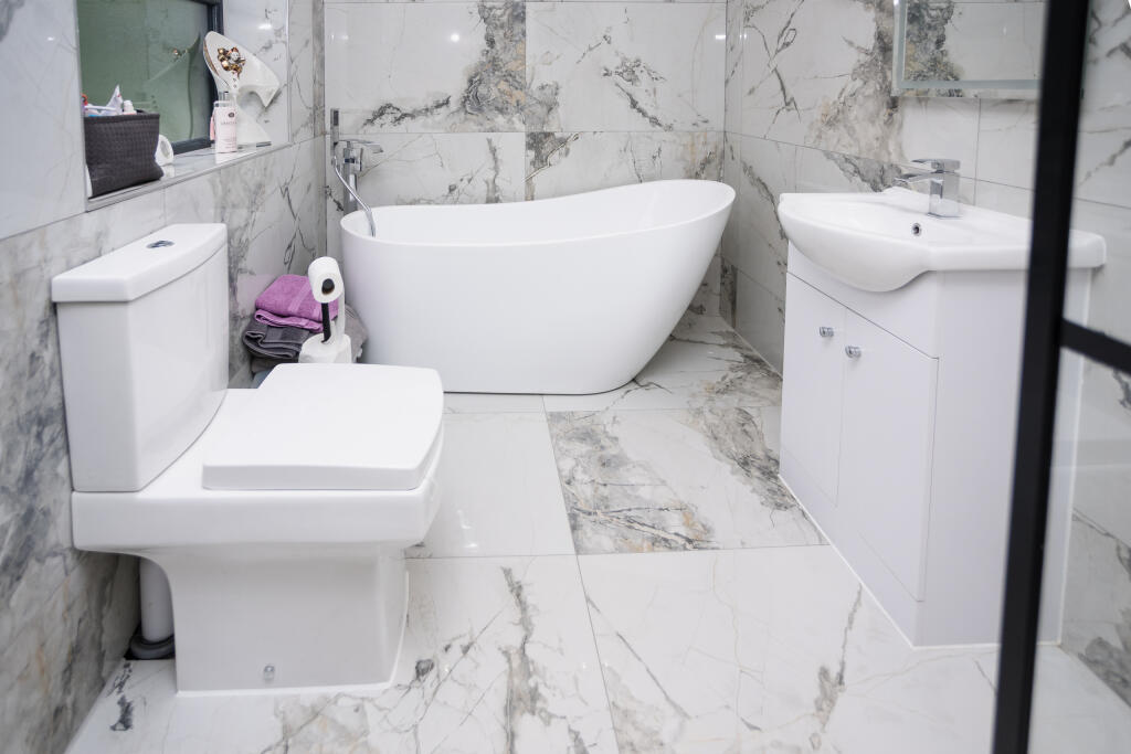 2025-08-07 WALKER &amp; LEWIS-CEFN-33