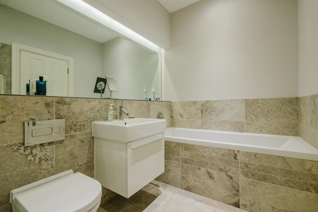 Bed 1 En Suite