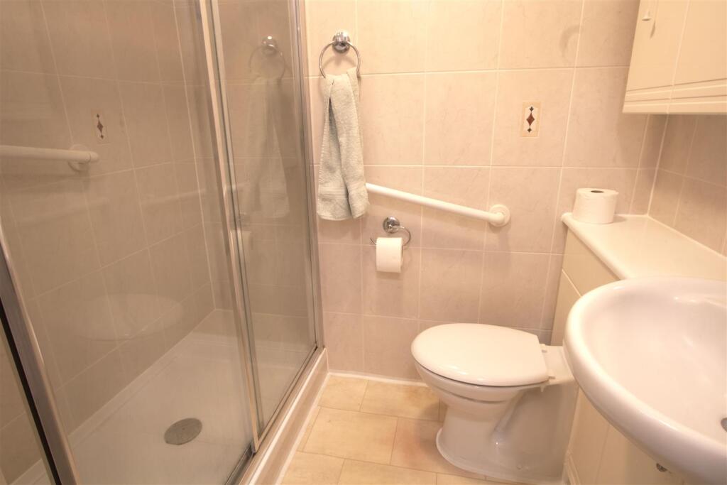 SHOWER ROOM