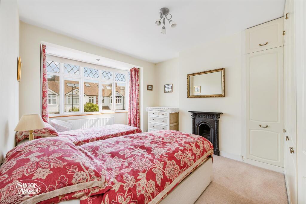 20 Erlesmere Gardens-13.jpg