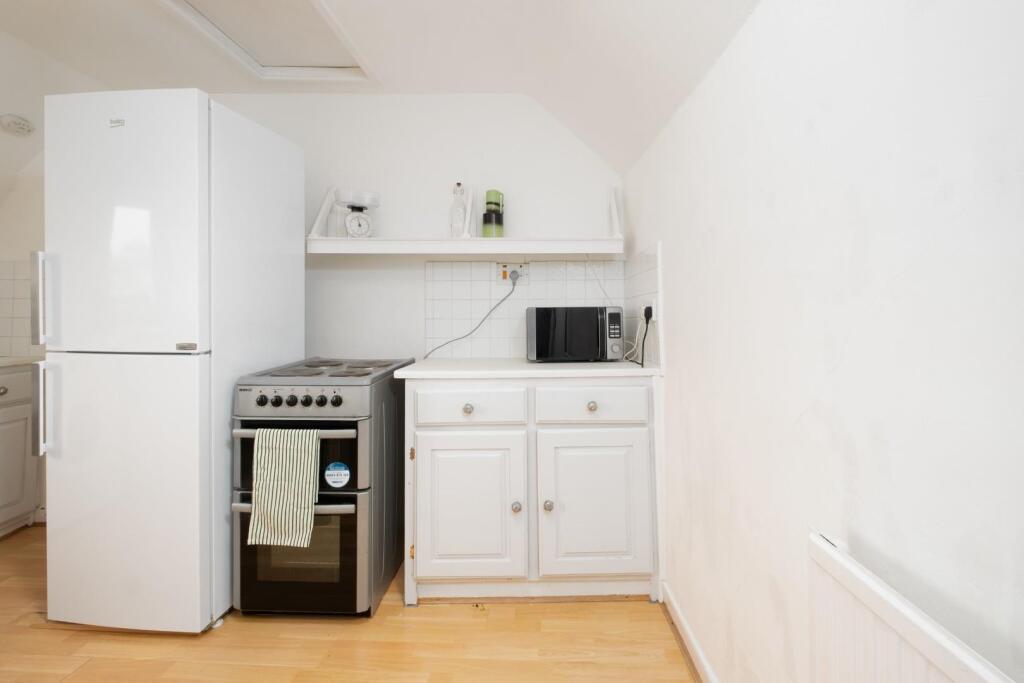 Flat 4, 5 Berkeley Crescent, BS8--8.jpg