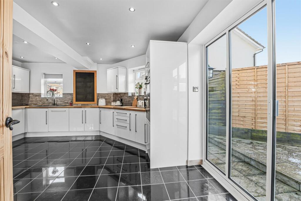 Kitchen / Breakfast Room